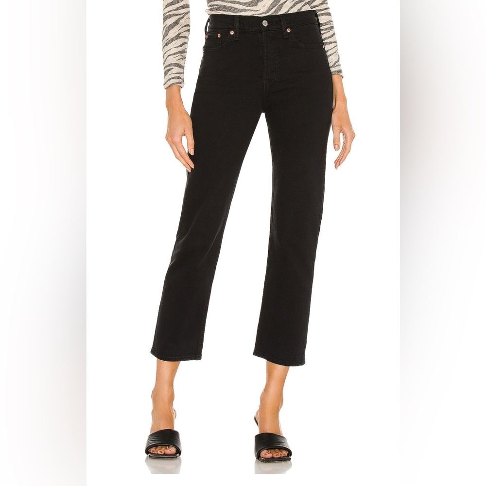 Levi’s Wedgie Straight Ankle in Black Heart - Size 25